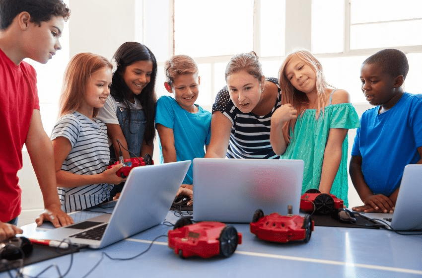 AI-powered classrooms are revolutionizing education with personalized learning, AI tutors, and smart teaching tools. Here's how they're making a difference.

